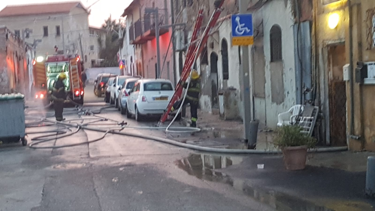 يافا:حريق كبير يتسبب بأضرار مادية ومخاوف من محتجزين بحي المنشية 